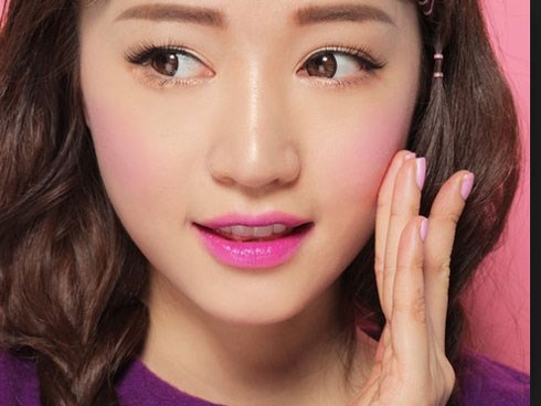 3 mẹo nhỏ giúp chị em thoa son đẹp hơn