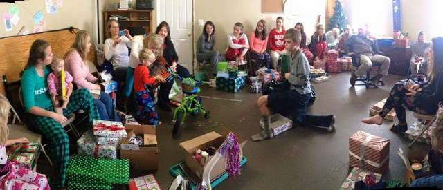 Chia sẻ về đời tư đặc biệt của người đàn ông Mỹ đang chung sống với… 5 bà vợ-13