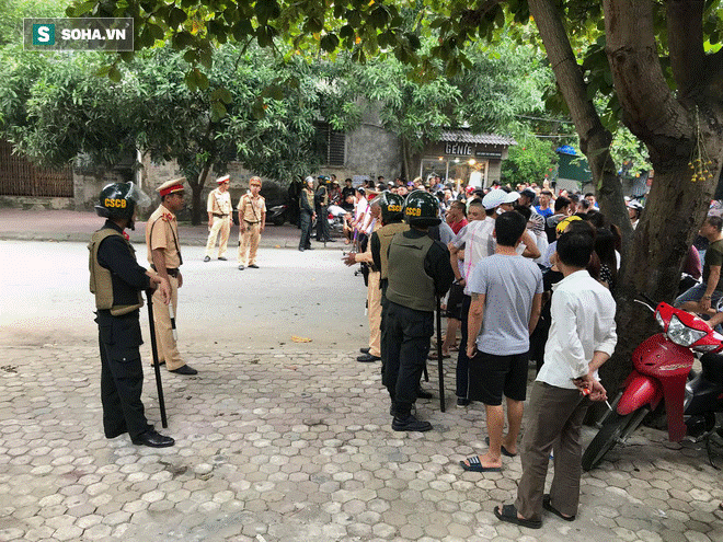 Nóng: Cảnh sát dùng súng bắn tỉa vây bắt đối tượng hình sự cố thủ trong nhà ở Nghệ An-7