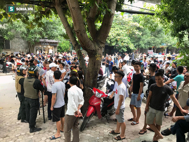 Nóng: Cảnh sát dùng súng bắn tỉa vây bắt đối tượng hình sự cố thủ trong nhà ở Nghệ An-9