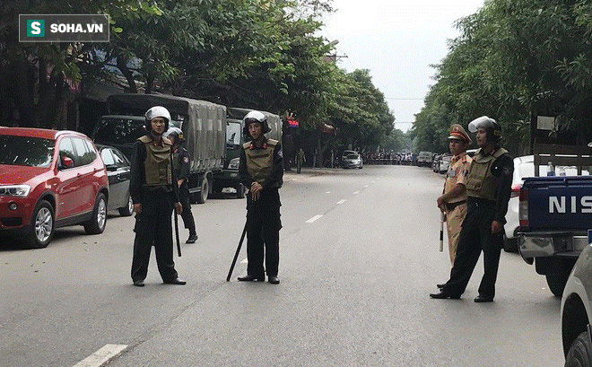 Nóng: Cảnh sát dùng súng bắn tỉa vây bắt đối tượng hình sự cố thủ trong nhà ở Nghệ An-10
