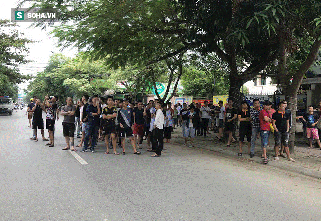 Nóng: Cảnh sát dùng súng bắn tỉa vây bắt đối tượng hình sự cố thủ trong nhà ở Nghệ An-13