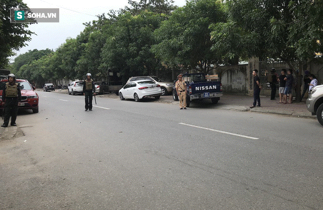 Nóng: Cảnh sát dùng súng bắn tỉa vây bắt đối tượng hình sự cố thủ trong nhà ở Nghệ An-15