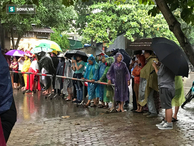 Nóng: Cảnh sát dùng súng bắn tỉa vây bắt đối tượng hình sự cố thủ trong nhà ở Nghệ An-3