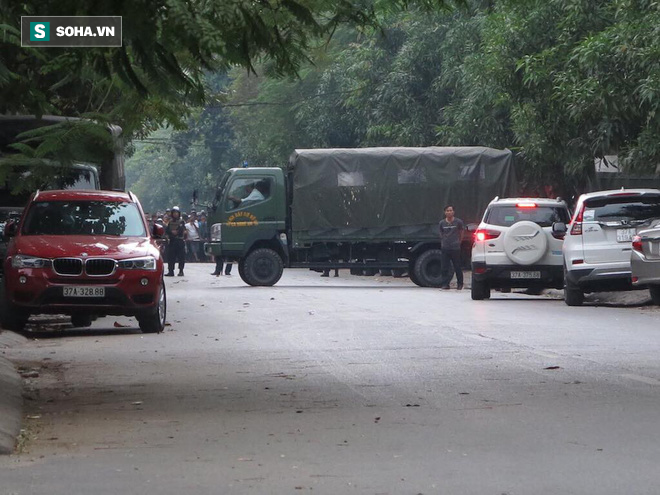 Nóng: Cảnh sát dùng súng bắn tỉa vây bắt đối tượng hình sự cố thủ trong nhà ở Nghệ An-4