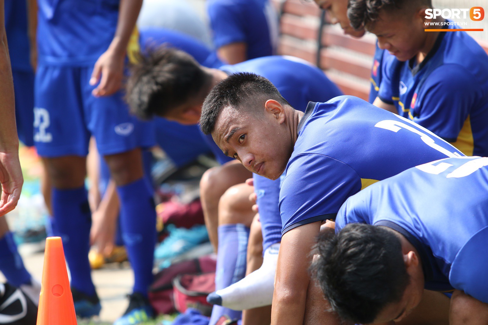 HLV Park Hang Seo xuất hiện bên cạnh trợ lý ngôn ngữ mới, cao ráo và sáng sủa chuẩn Hàn Quốc-7