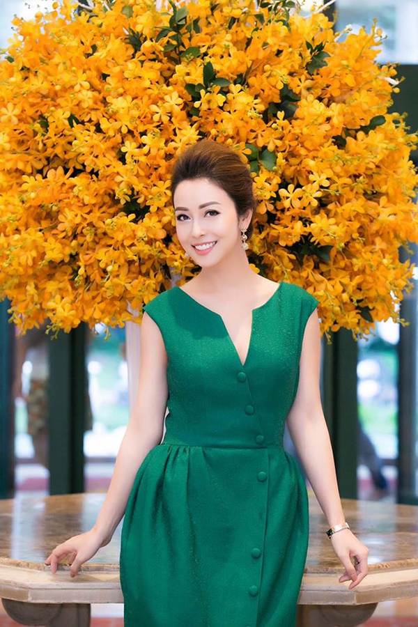 Jennifer Phạm rạng ngời sánh đôi ông xã điển trai phong độ-3