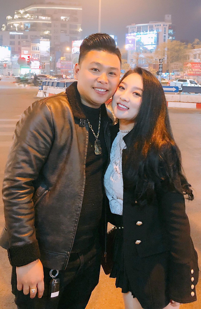 Sự thật đằng sau câu chuyện chồng làm lụng vất vả mua ô tô gần 2 tỷ tặng vợ được dân tình cho là dàn dựng làm màu-6