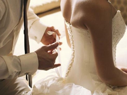 Hành động ám ảnh của chồng đêm tân hôn khi vợ không có dấu hiệu