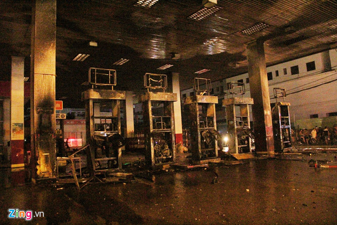 Cháy cây xăng ở Sài Gòn, nhiều người tháo chạy-2
