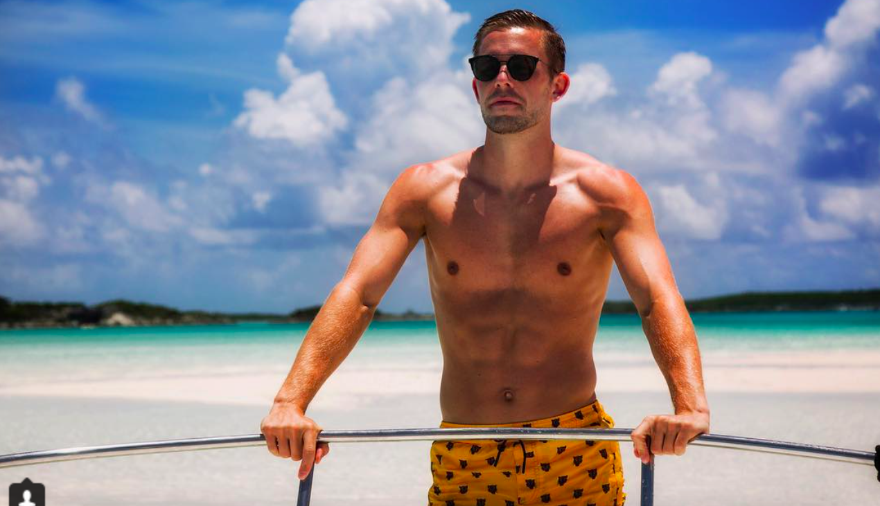 Chàng là cầu thủ điển trai, nàng là hoa hậu xinh không tỳ vết, hai người được ví như cặp Victoria – Beckham của đất nước Iceland-9