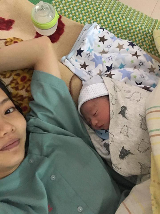 Mẹ trẻ chia sẻ khoảnh khắc hạnh phúc lần đầu gặp con trên bàn đẻ, 500 chị em chỉ vào khen chi tiết này-11