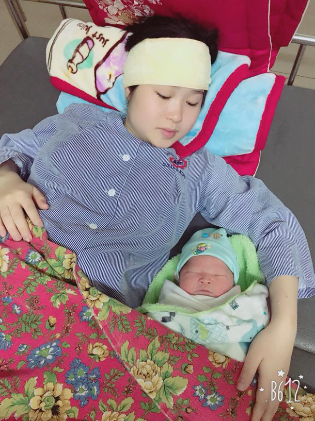 Mẹ trẻ chia sẻ khoảnh khắc hạnh phúc lần đầu gặp con trên bàn đẻ, 500 chị em chỉ vào khen chi tiết này-13