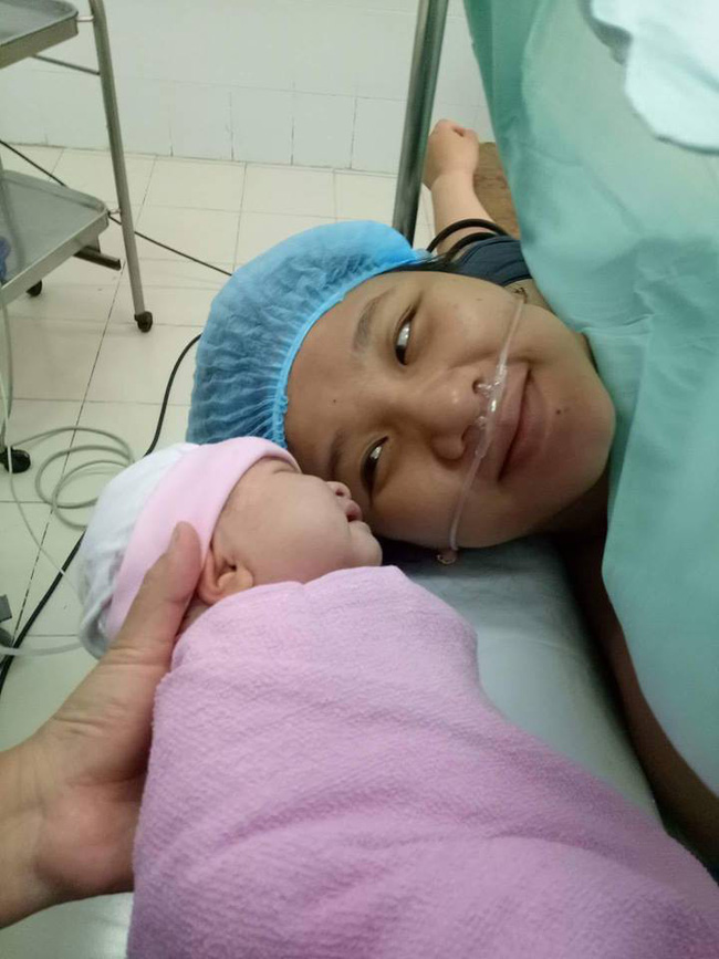 Mẹ trẻ chia sẻ khoảnh khắc hạnh phúc lần đầu gặp con trên bàn đẻ, 500 chị em chỉ vào khen chi tiết này-15