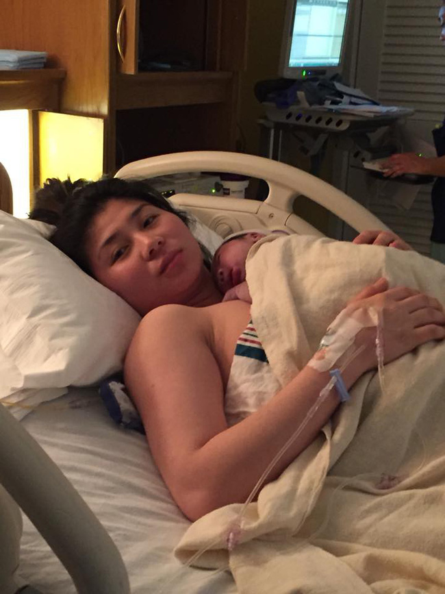 Mẹ trẻ chia sẻ khoảnh khắc hạnh phúc lần đầu gặp con trên bàn đẻ, 500 chị em chỉ vào khen chi tiết này-4