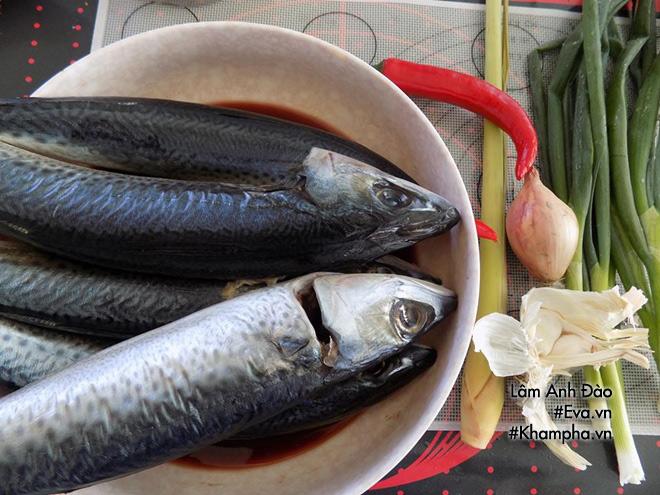 Cá nục rim tỏi ớt đậm đà, cay thơm bao nhiêu cơm cũng hết-1