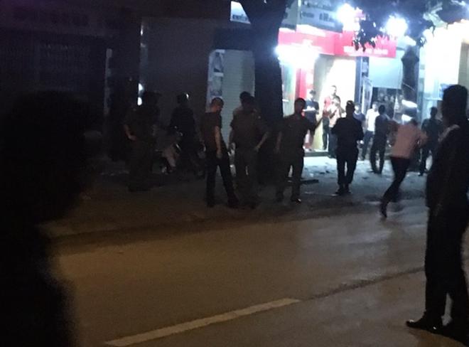 Thông tin mới nhất vụ ôm lựu đạn cố thủ trong nhà ở Nghệ An-1