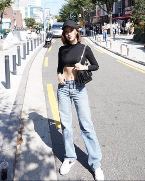 Khoe vòng eo bé xíu, Đỗ Mỹ Linh thật sự khiến người khác nóng mắt với lần xuất hiện này-2