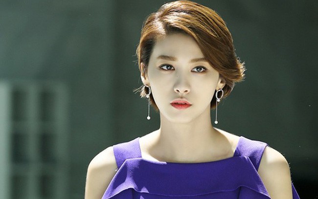 Đến nhà đồng nghiệp liên hoan, bất ngờ phát hiện quần đùi của chồng trong tủ quần áo và đòn cao tay của người vợ-1