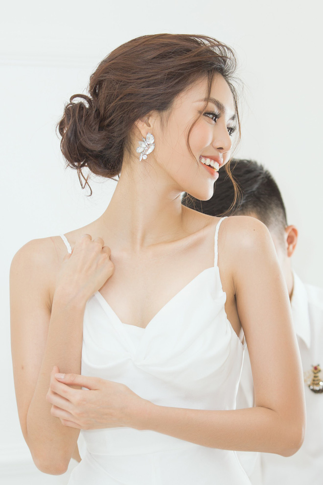 Trước 2 ngày lên xe hoa, loạt ảnh hậu trường thử váy cưới của Lan Khuê chính thức hé lộ-3