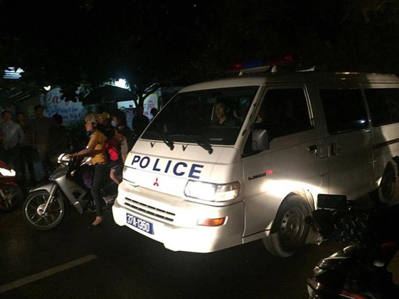 Ôm lựu đạn cố thủ 14 tiếng trong nhà vì lý do không ngờ-1