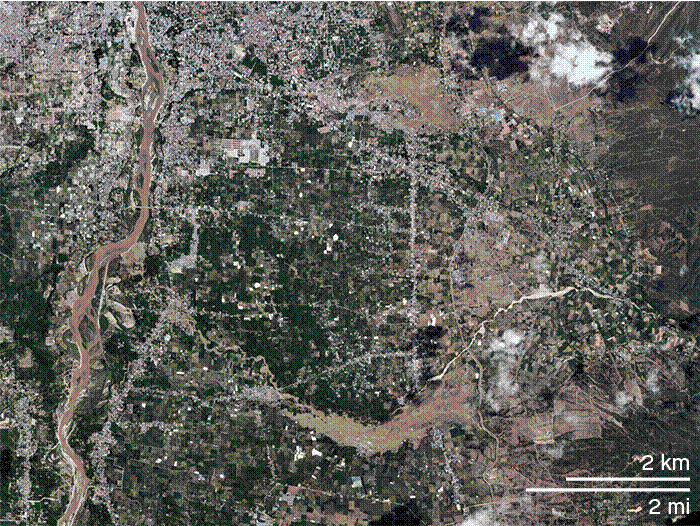 Bộ ảnh trước - sau này sẽ cho bạn thấy trận động đất khiến ít nhất 1.200 người chết ở Palu, Indonesia khủng khiếp như thế nào-9