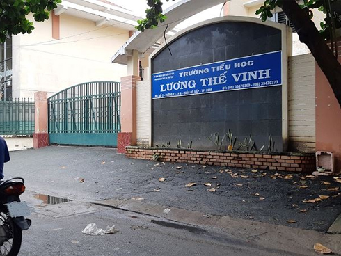 Giáo viên chủ nhiệm tát vào mặt, đá vào mông học sinh-1