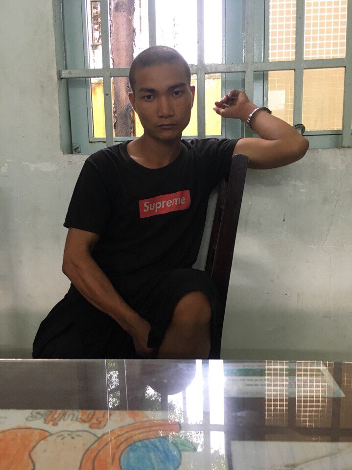 Vụ hàng loạt cô gái bị cướp ở Sài Gòn: Kẻ cướp ra điều kiện cho hôn 1 cái sẽ trả lại ĐTDĐ-1