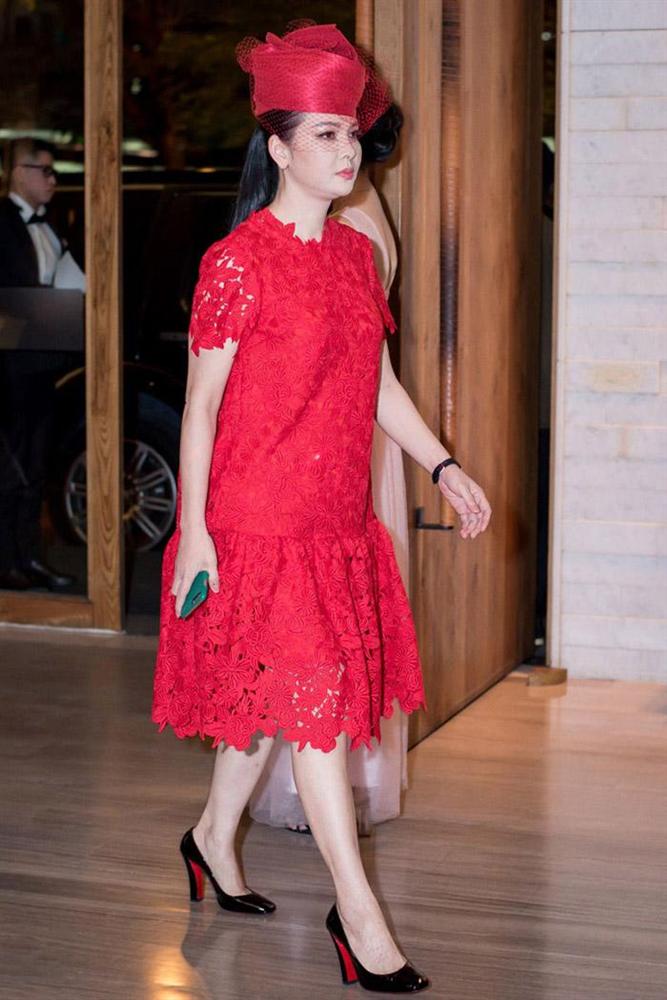 Chỉ là đi dự tiệc cưới thôi, nhiều sao Việt bị chỉ trích vì vô tâm lên đồ lấn lướt cả cô dâu - chú rể-5