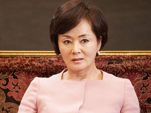 Phát hiện người yêu cũ còn tơ tưởng chồng mình, vợ trẻ lỡ nói một câu thì nhận về cái kết cay đắng-3