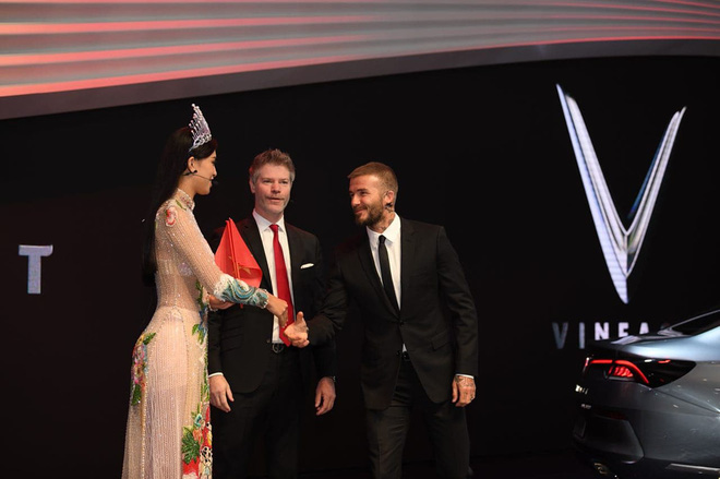 Những lần David Beckham gây bão khi sánh vai bên các mỹ nhân Việt đình đám-1