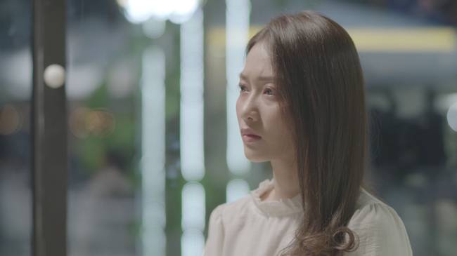 Diễn xuất vô hồn của Khả Ngân trong Hậu duệ mặt trời bản Việt bị khán giả chê bai thậm tệ-2