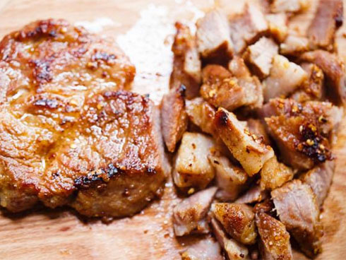 Tôi dùng bã cà phê để ướp thịt, chồng lắc đầu tuyên bố không động đũa nhưng sau đó thì phải khen lấy khen để-4