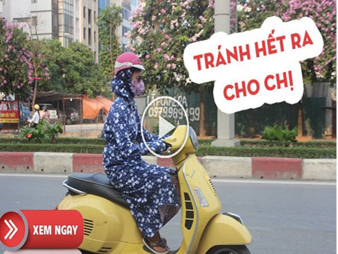 Bị húc vào đuôi xe, phản ứng cực nhanh của nữ ninja khiến cả phố phải bật cười-1