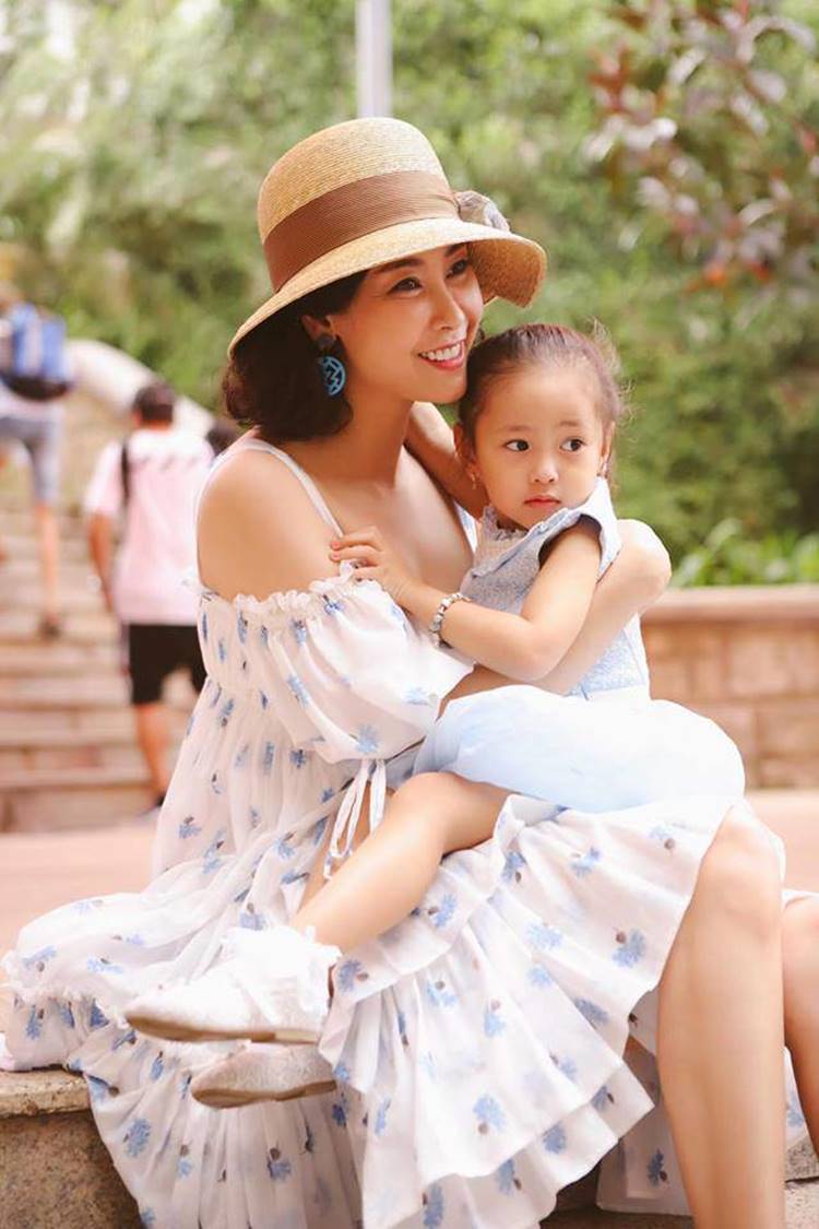 Con gái Hà Kiều Anh được khen xinh và cao đúng chuẩn Hoa hậu tương lai-1