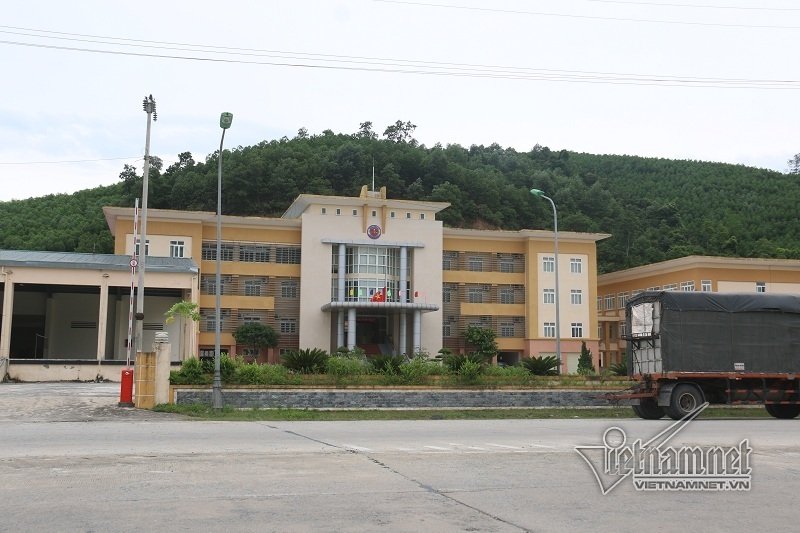 Biến động: Đại gia tháo chạy, vứt bỏ trăm tỷ hoang tàn nơi biên giới-6