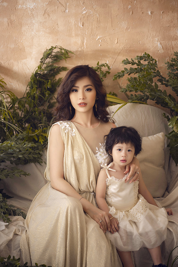 Hai mẹ con Á hậu Diễm Trang hóa hình tượng nữ thần trong bộ ảnh đón tuổi mới của bé Julia-3