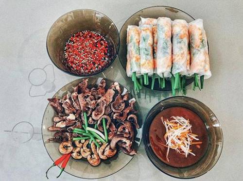 Chi tiết nhỏ tiết lộ khẩu vị lạ trong mâm cơm của Lan Khuê khiến nhiều người giật mình-1