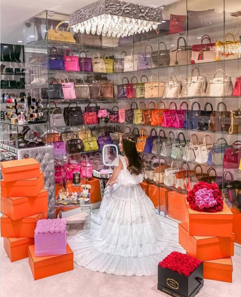 Ngọc Trinh cũng phải khóc thét khi thấy tủ đồ triệu đô của nữ đại gia không có tuổi này-3