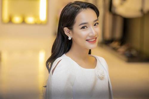 Hết phát cuồng với kiểu môi tều quyến rũ, mỹ nhân Việt chuyển qua lối make-up tự nhiên chuẩn Hàn-2