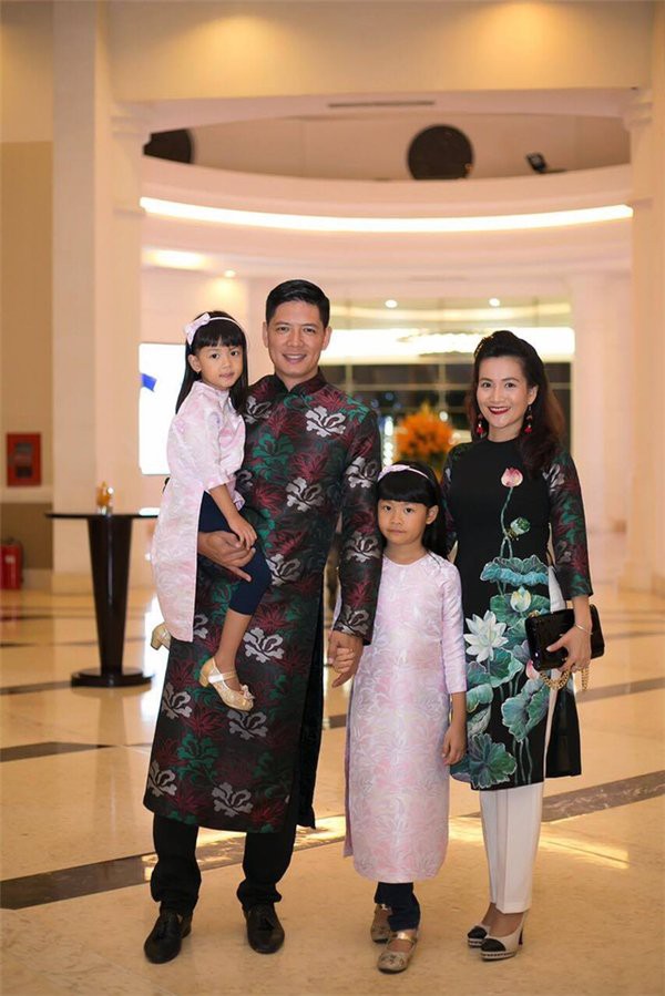 Những bà vợ giàu nứt đố đổ vách của sao, người thuê giúp việc hơn trăm triệu/tháng, người sở hữu cả tòa nhà khủng-12