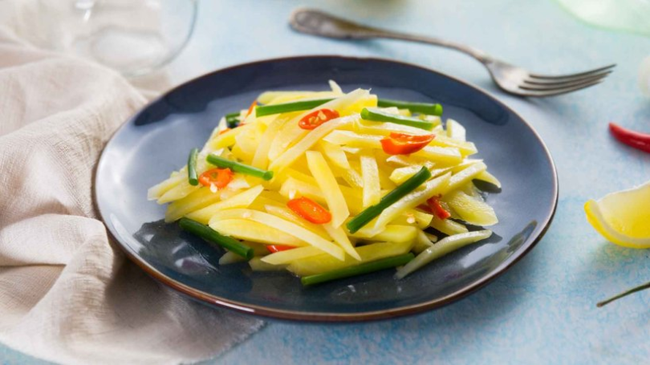 Chỉ là khoai tây xào thôi mà có thể ngon nhức nhối nếu bạn biết cách này-1