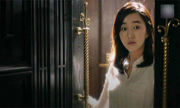 Vỏ thuốc rơi ở gầm giường tố cáo bí mật dơ bẩn của gã chồng mang bộ mặt từ bi-3