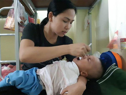 Nghìn trẻ đang đau đớn vì dịch, vẫn có mẹ hồn nhiên hỏi: Bệnh tay chân miệng là gì?”-2