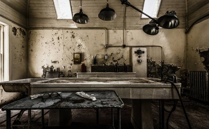 Hình ảnh đầy ám ảnh về những bệnh viện ma bỏ hoang khắp thế giới-3