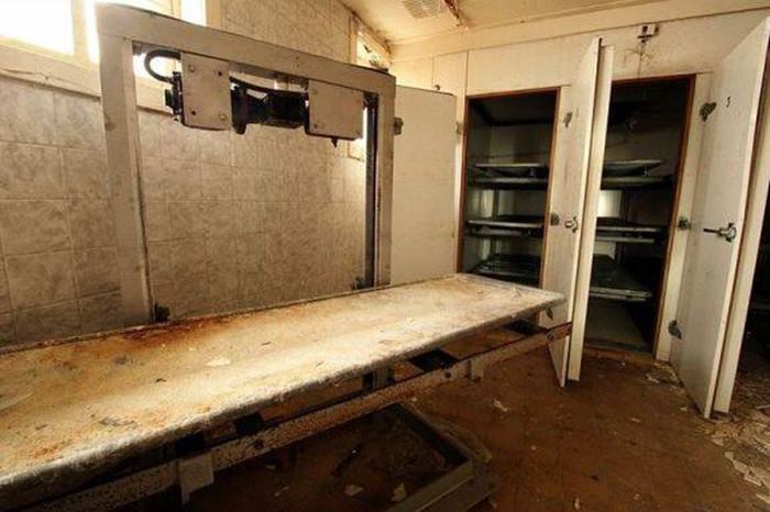 Hình ảnh đầy ám ảnh về những bệnh viện ma bỏ hoang khắp thế giới-12