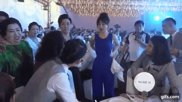 Clip: Trấn Thành khó chịu khi Hari Won bị đổ nước lên người trong sinh nhật Đàm Vĩnh Hưng-2