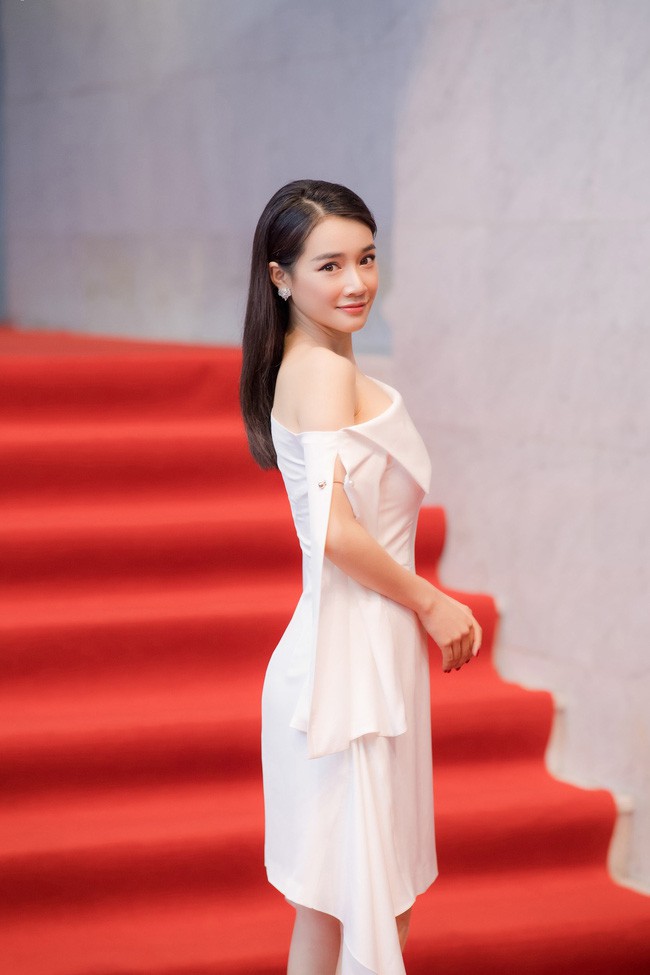 Nhã Phương mặc gì cũng xinh, nhưng sắc vóc của cô đạt đến độ hoàn hảo nhất khi diện mẫu váy này-3