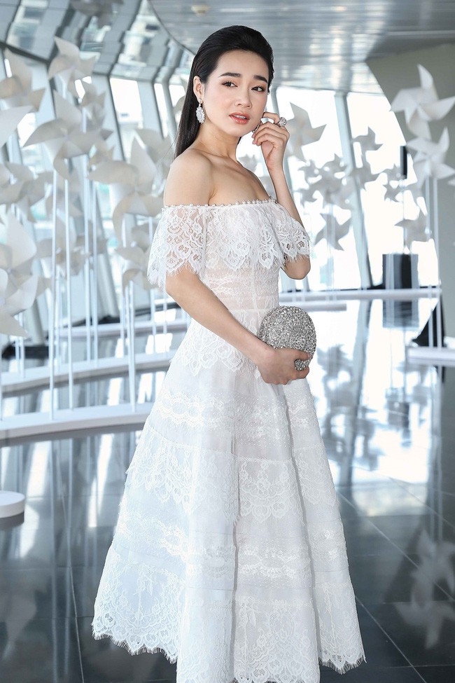 Nhã Phương mặc gì cũng xinh, nhưng sắc vóc của cô đạt đến độ hoàn hảo nhất khi diện mẫu váy này-4