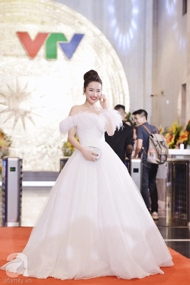 Nhã Phương mặc gì cũng xinh, nhưng sắc vóc của cô đạt đến độ hoàn hảo nhất khi diện mẫu váy này-7